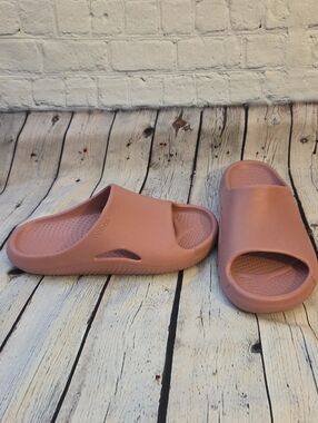 Crocs Mellow Recovery Slide Dusty Pink Size 9